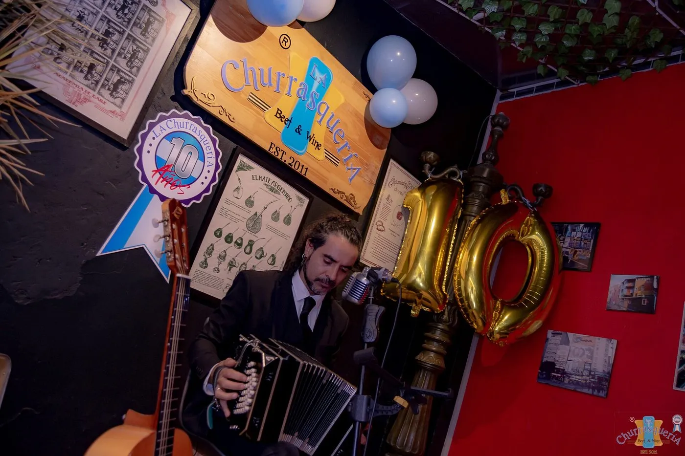 Disfruta música en vivo en nuestra churrasquería